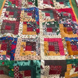 Patchwork Quilt with Multicolor Design